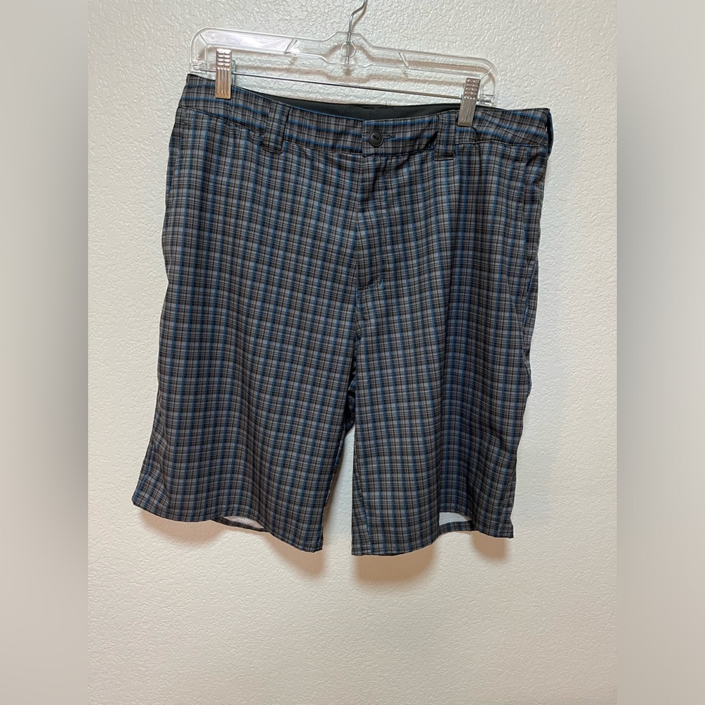 The North Face Men's Gray and Blue Checkered Shorts 34